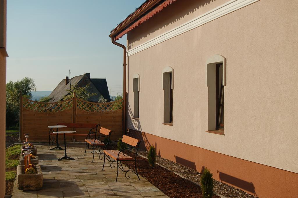 Rezydencja Terra Sudeta Acomodação com café da manhã Międzylesie Exterior foto